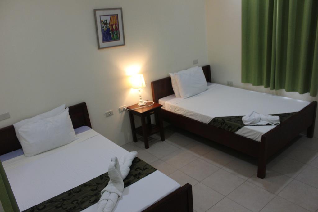 Blue Lagoon Inn & Suites Puerto Princesa Exterior foto