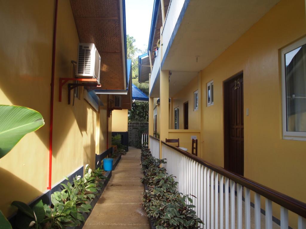 Blue Lagoon Inn & Suites Puerto Princesa Exterior foto