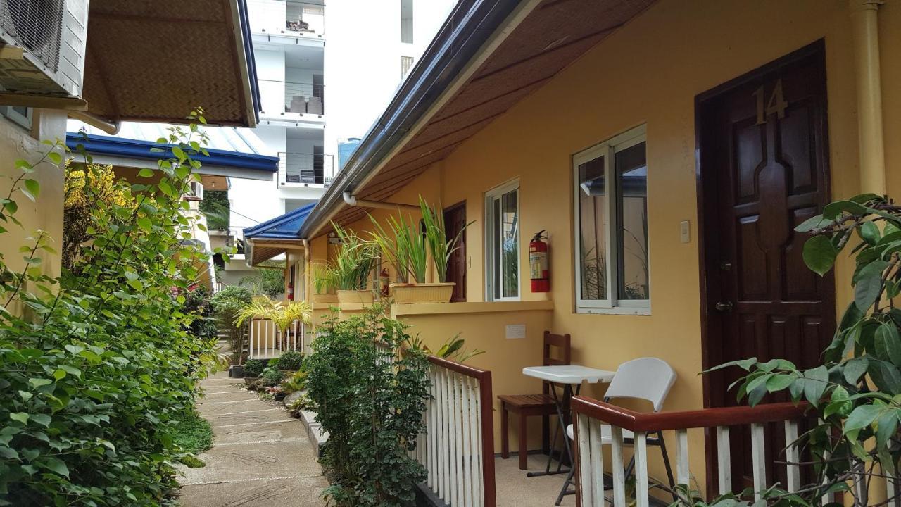 Blue Lagoon Inn & Suites Puerto Princesa Exterior foto