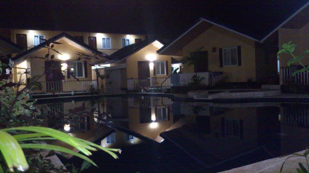 Blue Lagoon Inn & Suites Puerto Princesa Exterior foto
