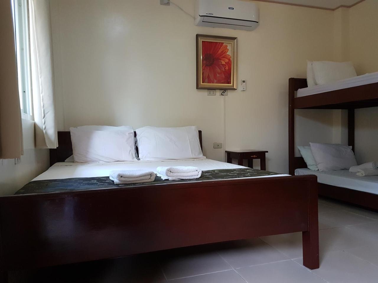Blue Lagoon Inn & Suites Puerto Princesa Exterior foto